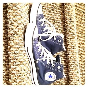 Worn twice Women's Converse Hightops, Size 7